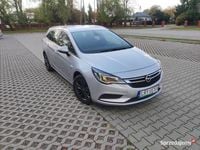 Używany Opel Astra 2019 Srebrny Kombi