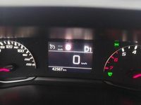 Używany Peugeot 2008 130 KM (95 kW) 2023 Czarny SUV