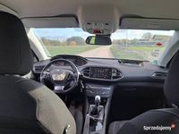 używany Peugeot 308 z 2017 roku 1.2 benzyna 130 km