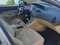 Używany Honda Civic 140 KM (102 kW) 2007 Beżowy Sedan/Limuzyna