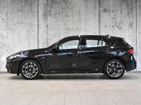 Używany BMW 118 Shadowline 150 KM (110 kW) 2025 Czarny szafir metalizowany Hatchback