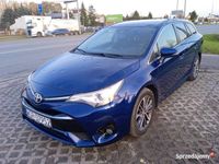 używany Toyota Avensis 