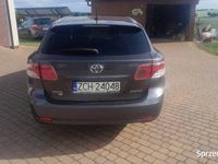 Używany Toyota Avensis 2011 Srebrny Kombi