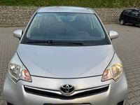 Używany Toyota Verso-S 2013 Srebrny Minivan