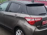 Używany Toyota Yaris Hybrid 73 KM (53 kW) 2019 Czerwony Hatchback