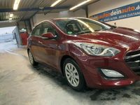 Używany Hyundai i30 110 KM (80 kW) 2016 Bordowy (metalik) Hatchback