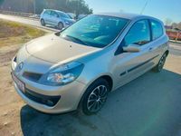 używany Renault Clio 1.2dm 75KM 2007r. 250 000km