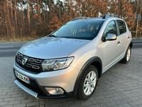 Używany Dacia Sandero Stepway 90 KM (66 kW) 2017 Srebrny Sedan/Limuzyna