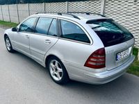 używany Mercedes C220 2.1dm 143KM 2002r. 282 111km