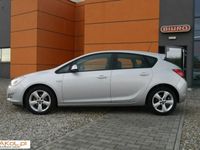 Używany Opel Astra 115 KM (84 kW) 2010 Srebrny (metalik) Sedan/Limuzyna
