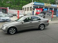 używany Mercedes C220 2.1dm 150KM 2004r. 232 900km