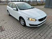 Używany Volvo V60 120 KM (88 kW) 2016 Biały Kombi