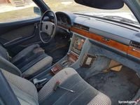 Używany Mercedes E350 1979 Zielony Sedan/Limuzyna