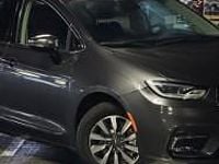 Używany Chrysler Pacifica Limited 291 KM (214 kW) 2023 Szary Minivan