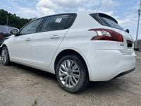 Używany Peugeot 308 100 KM (73 kW) 2015 Biały Sedan/Limuzyna
