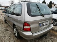 używany Kia Carnival 2.9dm 124KM 2000r. 267 000km