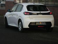 używany Peugeot 208 1.2dm 75KM 2023r. 12 000km