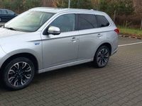 Używany Mitsubishi Outlander P-HEV 2018 Srebrny SUV