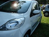 używany Peugeot 107 1dm 68KM 2013r. 179 000km