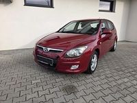 Używany Hyundai i30 90 KM (66 kW) 2009 Bordowy Sedan/Limuzyna