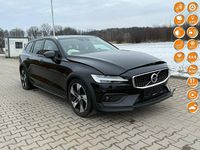 Używany Volvo V60 CC Pro 190 KM (139 kW) 2020 Czarny Kombi