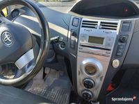 używany Toyota Yaris 1.3 bezkluczykowy dostęp, klimatronik