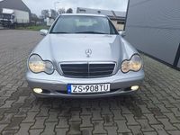 używany Mercedes C220 2.1dm 143KM 2003r. 298 000km