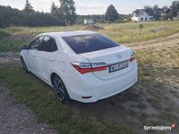 Używany Toyota Corolla Premium 132 KM (97 kW) 2017 Biały Sedan/Limuzyna