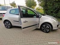 Używany Renault Clio II 2005 Srebrny Sedan/Limuzyna