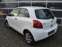 używany Toyota Yaris 1.4dm 90KM 2009r. 195 456km