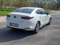 używany Mazda 3 3 sedan 10.2021 biała perła 194KMsedan 10.2021 biała perła 194KM