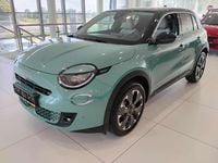 Nowe Fiat 600 La Prima 110 KM (80 kW) 2025 Lakier metalizowany lazurowy acqua z dachem w kolorze czarny cinema SUV