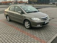 Używany Honda City 2007 Brązowobeżowy Sedan/Limuzyna