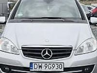 Używany Mercedes A180 109 KM (80 kW) 2011 Srebrny Hatchback