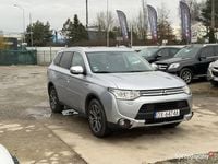 Używany Mitsubishi Outlander P-HEV 2015 Srebrny SUV