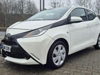 Używany Toyota Aygo 69 KM (50 kW) 2014 Biały Hatchback