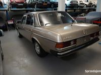 Używany Mercedes 240 1978 Złoty Sedan/Limuzyna
