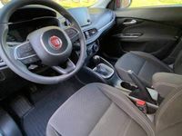 używany Fiat Tipo w najbogatszej wersji z LPG, salon Polska