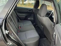 używany Toyota Auris Kombi 1.6 benzyna