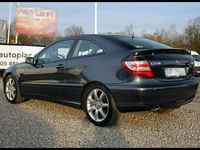 używany Mercedes C220 2.1dm 150KM 2006r. 241 386km