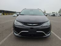 używany Chrysler Pacifica 3.6dm 260KM 2018r. 109 700km