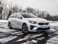 Używany Kia Ceed 141 KM (103 kW) 2021 Srebrny Hatchback