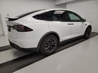 używany Tesla Model X 0dm 670KM 2023r. 87km