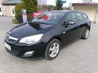 Używany Opel Astra 101 KM (74 kW) 2012 Czarny Sedan/Limuzyna