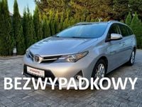 Używany Toyota Auris 90 KM (66 kW) 2013 Srebrny (metalik) Sedan/Limuzyna