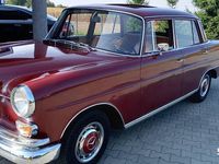 używany Mercedes 200 W110oryginalny stan skrzydlak Heckflosse