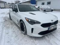 używany Kia Stinger Premium wyposażenie