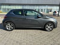 używany Peugeot 208 1.2dm 82KM 2015r. 87 220km