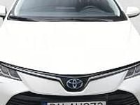 Używany Toyota Corolla 98 KM (72 kW) 2022 Biały Sedan/Limuzyna