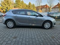 używany Opel Astra 1.4dm 140KM 2014r. 98 000km